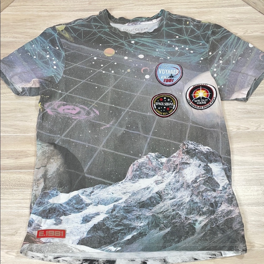 Guess Space-Themed Graphic T-Shirt men’s size S